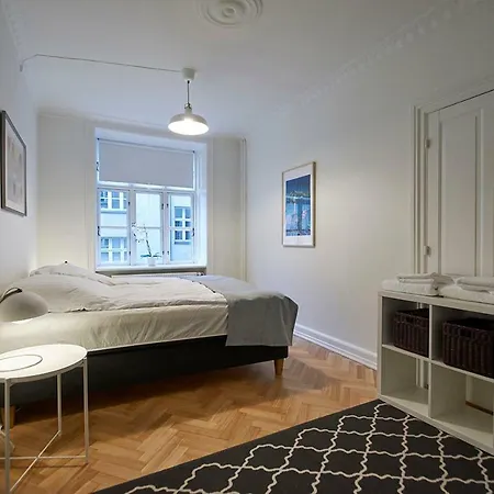 A Perfect Location In Inner City Apartman